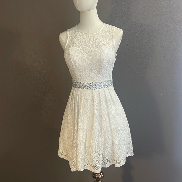 B. Darling Dress - Picture 1 of 15